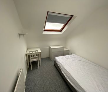 3 bedroom flat to rent - Photo 2