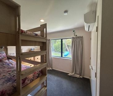 Charming 3BR Home in Mount Maunganui -1 Year Fixed - Photo 5