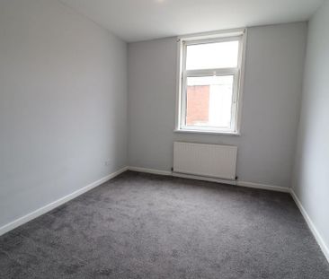 2 bedroom end of terrace house to rent - Photo 1