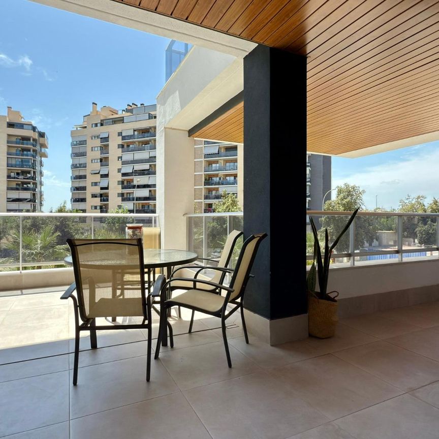 Renta in Pau 5! Beautiful 3-bedroom apartment with a large terrace, just 5 minutes from the beach. - Photo 1