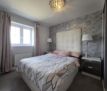 4 bedroom detached house to rent - Photo 4