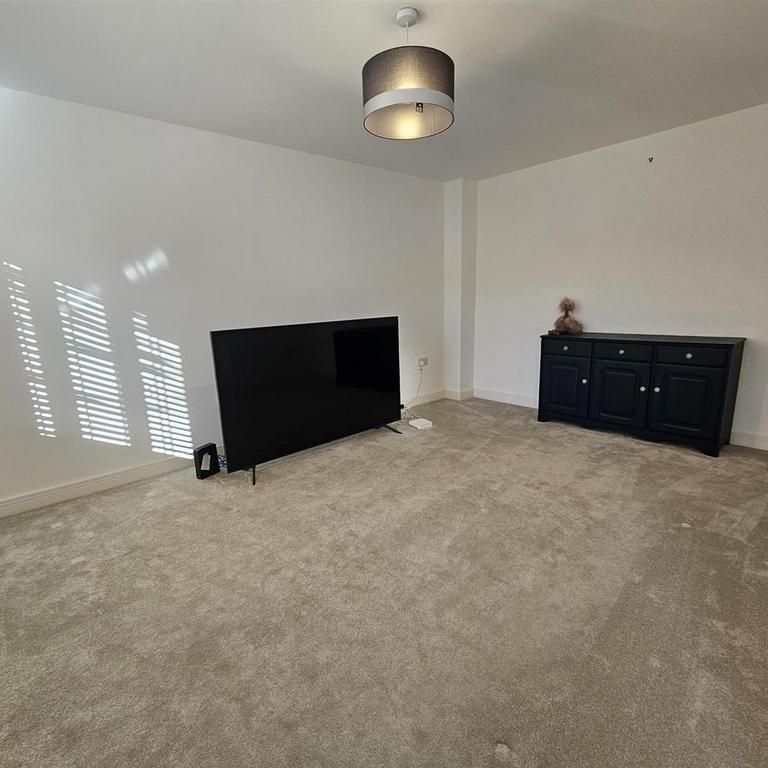 4 bedroom detached house to rent - Photo 1