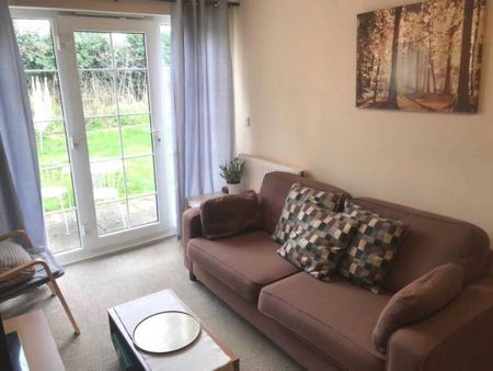 1 bedroom in a house share to rent - Photo 4