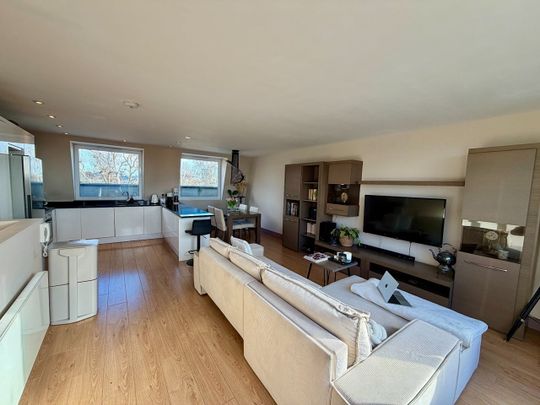 2 Bed Flat, Leamington Road Villas, W11 - Photo 1