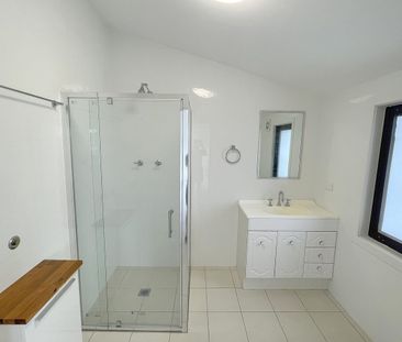Modern two bedroom property on the main street of Sunny Sawtell! - Photo 5
