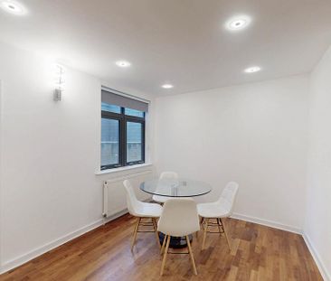 3 bedroom flat to rent - Photo 4