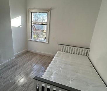 Room in a Shared House, Brownhill Road, SE6 - Photo 2