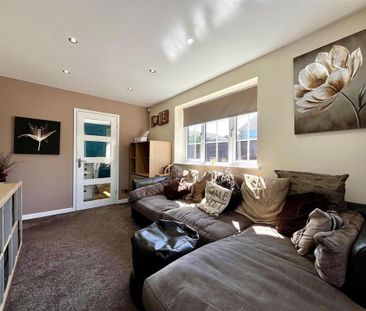 3 bedroom detached house to rent - Photo 3
