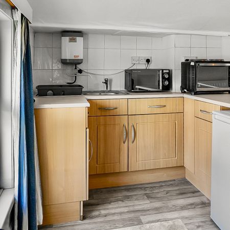 Bedsit, Waverley Road, BS6 - Photo 4