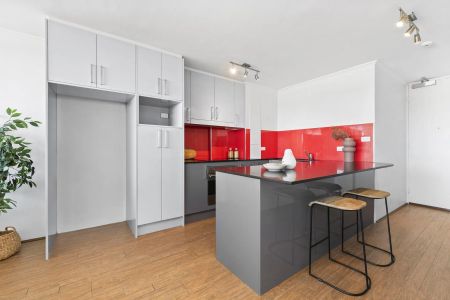 Top Floor Corner Apartment with Views to the Ocean & Wedding Cake Island - Lift Access - Photo 5