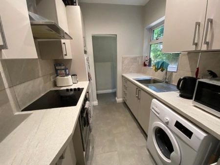 1 bedroom in a house share to rent - Photo 3