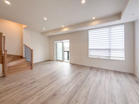 For Lease - 16 Lytham Green Circle, Newmarket, Ontario - Photo 2