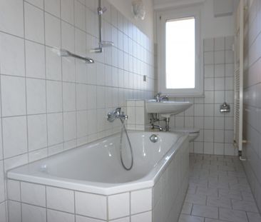 Gemütlicher Rückzugsort im Grünen – Ideale 2-Zimmer-Wohnung in Reus... - Photo 2