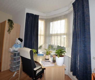 4 bedroom terraced house to rent - Photo 5