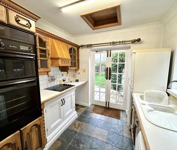 Stoughton Road, Guildford - 3 bedrooms Property for lettings - Seym... - Photo 6