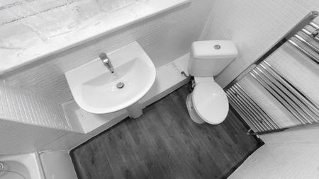 3 bedroom terraced house to rent - Photo 5