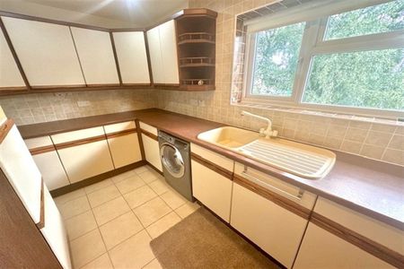 Charnwood Crescent, Chandlers Ford, SO53 - Photo 4