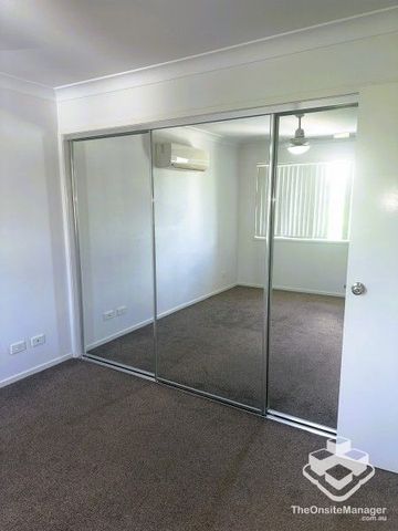 Townhouse - 3 bed, 2 bath, SLUG - Photo 2