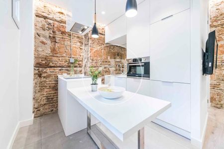 Flat for rent in Santa Engracia. - Photo 2