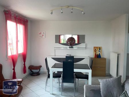 Location Appartement 3 pièces 69m² BOURG EN BRESSE 01000 - Photo 2