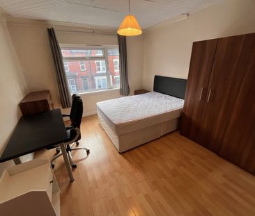 4 bedroom terraced house to rent - Photo 3