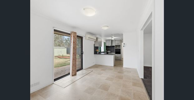 FULLY RENOVATED AND MOVE IN READY ! - Photo 1