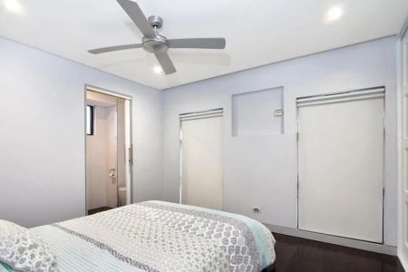 “Contemporary three-bedroom unit in prime location” - Photo 5