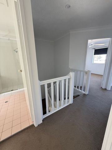 Freshly repainted, Spacious & Comfortable - Walk to Harbourtown - Photo 3