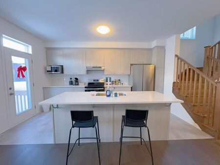 For Lease - 704 Mika Street, Innisfil, Ontario - Photo 2