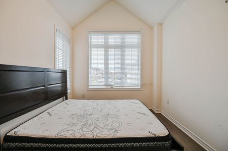 For Lease - 4 Hashmi Place, Brampton, Ontario - Photo 4