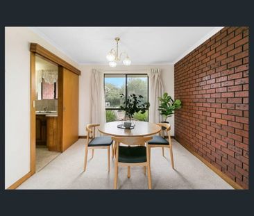Spacious Family Home in Prime Manningham Location - Photo 2