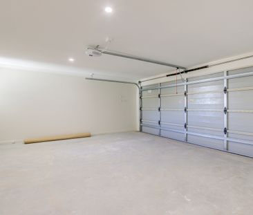 Family Home in Highlands Estate! - Photo 4