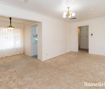 SPACIOUS 3 BEDROOM HOME WITH GENEROUS OUTDOOR AREA - Photo 4