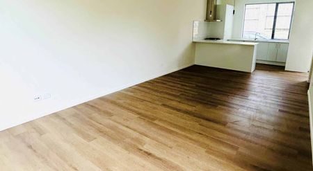 Located in the heart of Howick - Photo 4