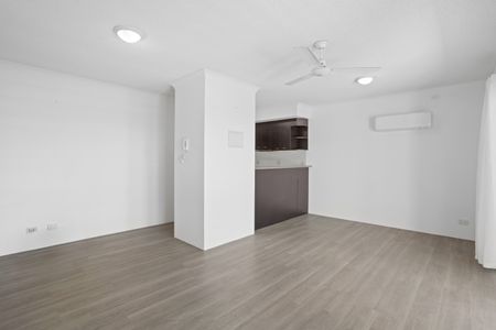 9/5 Whytecliffe Street, Albion QLD 4010 - House For Rent | Domain - Photo 2