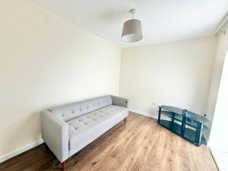 5 bedroom end of terrace house to rent - Photo 3
