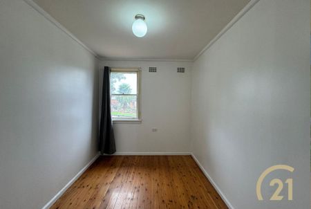 Five Bedroom Home, in a Prime Location! - Photo 4