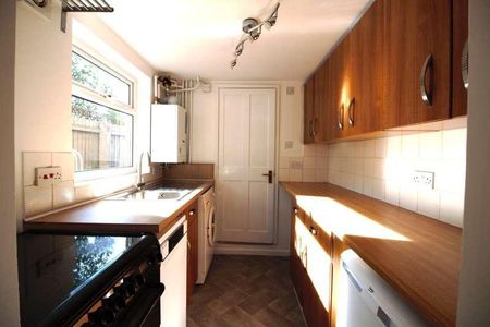 Watford, Hertfordshire, WD19 - Photo 5
