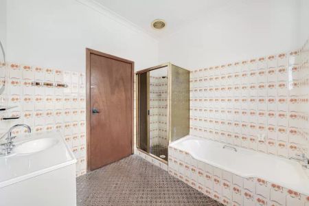 Charming Free-Standing Home with Original Period Features - Photo 5