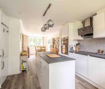 Oldacres, Maidenhead, SL6 - Photo 4