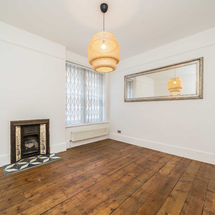 Prince Of Wales Mansions, Battersea, SW11, London - Photo 1