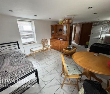 2 bedroom end of terrace house to rent - Photo 2