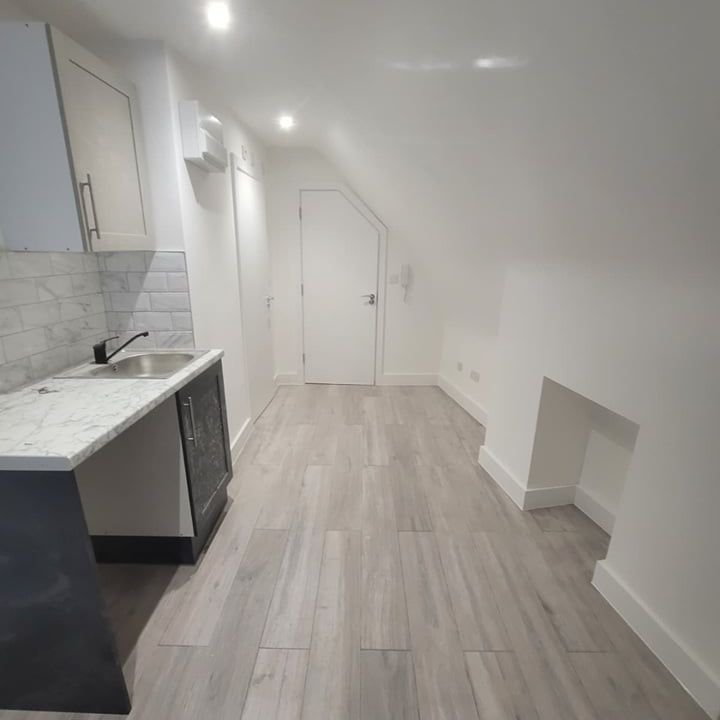 Studio Flat, Mitcham Lane, SW16 - Photo 1