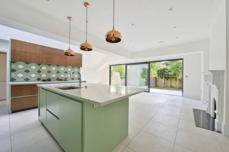 5 bedroom semi-detached house to rent - Photo 5