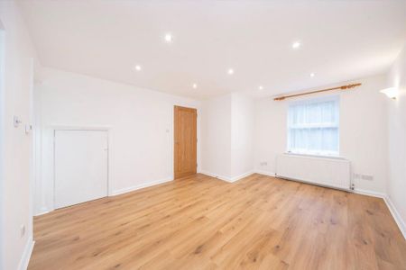 4 bedroom detached house to rent - Photo 2