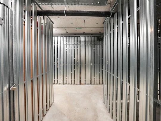 Helle 2-Zimmer-Wohnung mit großzügiger Terrasse und Tiefgaragenparkplatz - Photo 1
