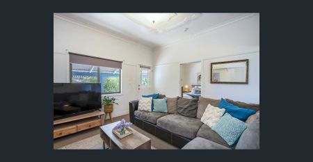 Quaint 1 Bedroom Cottage - Photo 5