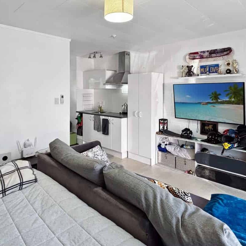 ROSLYN - STUDIO APARTMENT - Photo 1