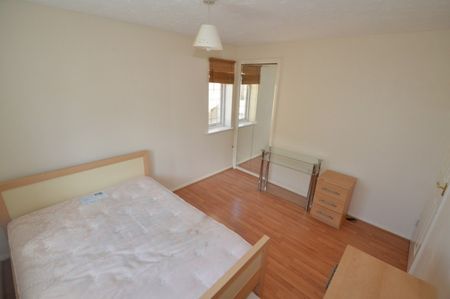 Meadfield Road, Langley, Berkshire,SL3 - Photo 2