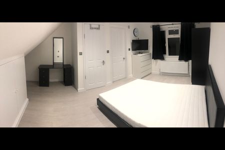 Room in a Shared House, Abbotts Road, CR4 - Photo 4